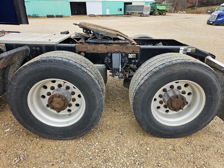 peterbilt-579-image-75