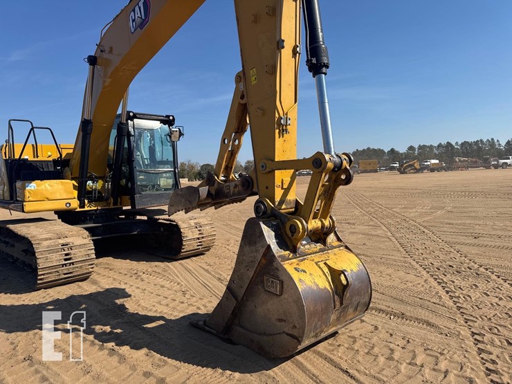 caterpillar-323-image-23