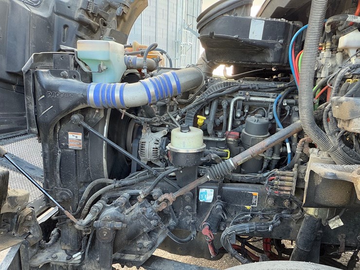 2016-kenworth-t880-image-21