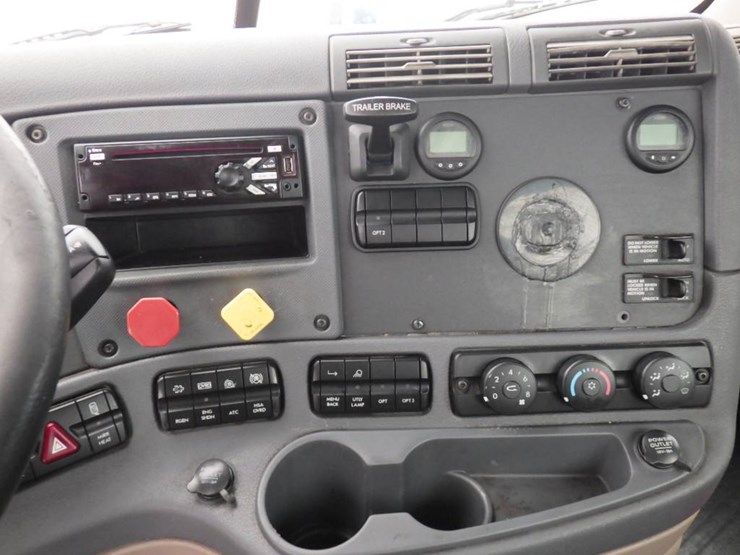 2018-freightliner-cascadia-125-image-15