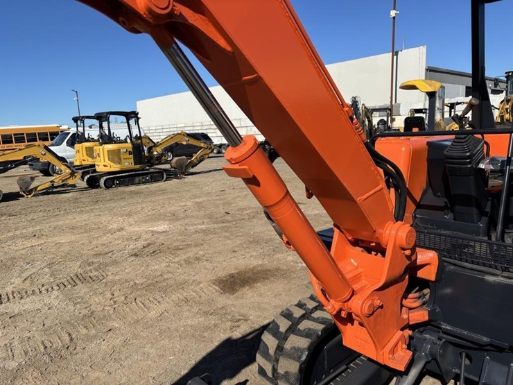 kubota-kx026-image-16