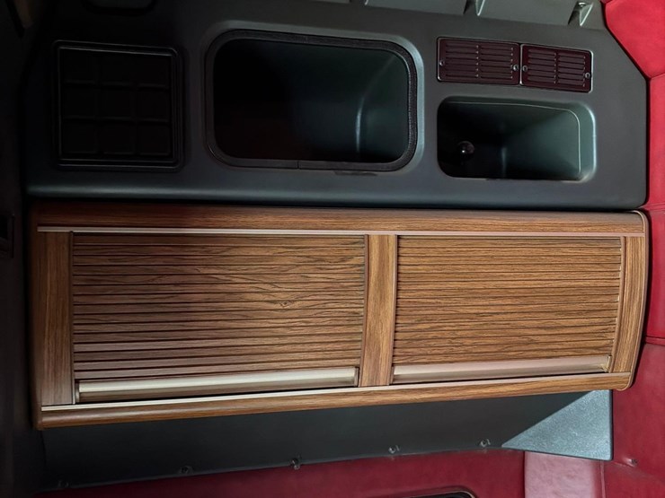 1999-peterbilt-379-image-25