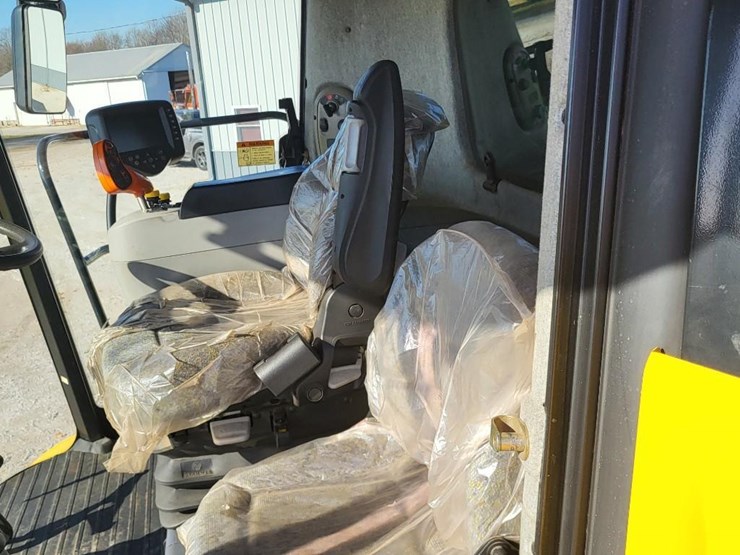 new-holland-cr9040-image-95