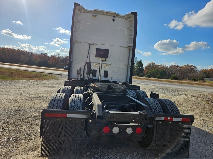 2021-kenworth-t680-image-15