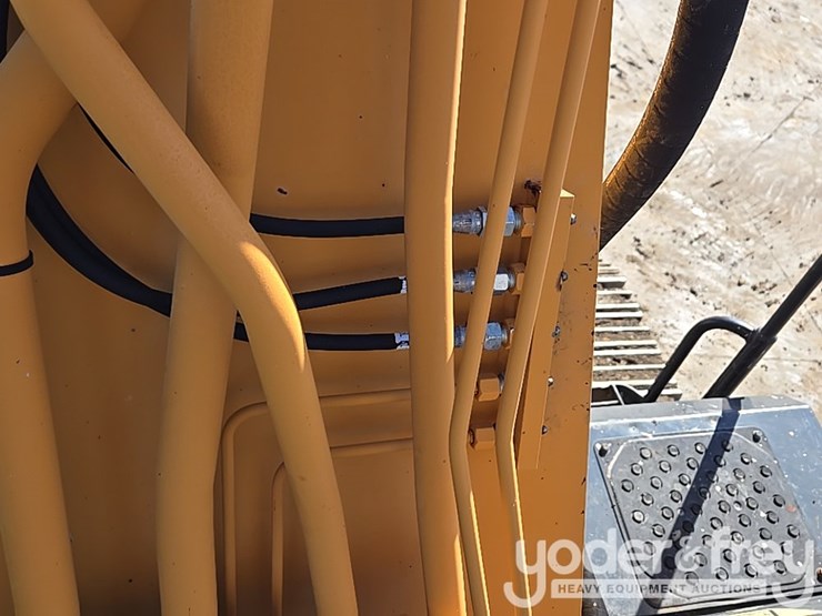 2021-case-cx210-lc-image-81