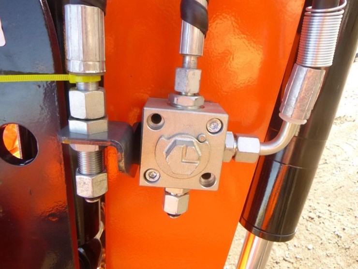 blt-319-hydraulic-excavator-image-11