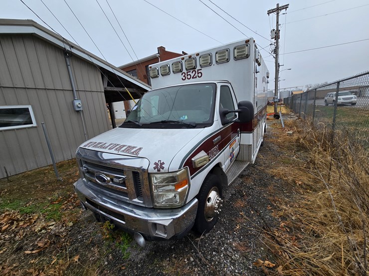 2010-ford-e450-image-2