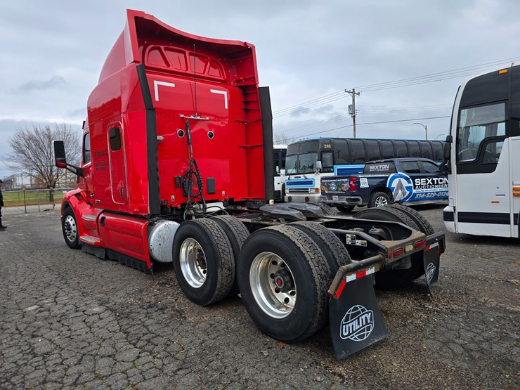 2017-peterbilt-579-image-16