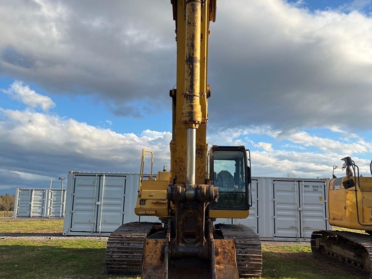 2005-john-deere-330cl-image-2