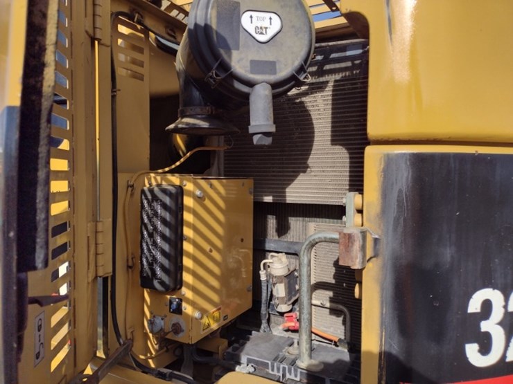 caterpillar-321c-image-45