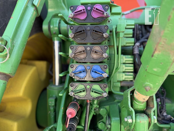 john-deere-8245r-image-11