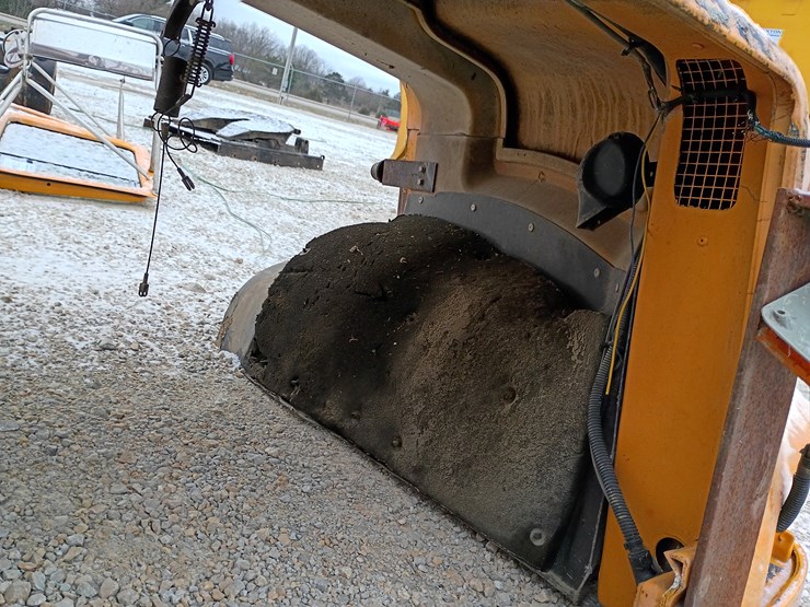 international-4900-image-10