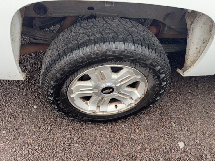 #3017-•-2013-chevy-silverado-z71-pickup-truck-image-5