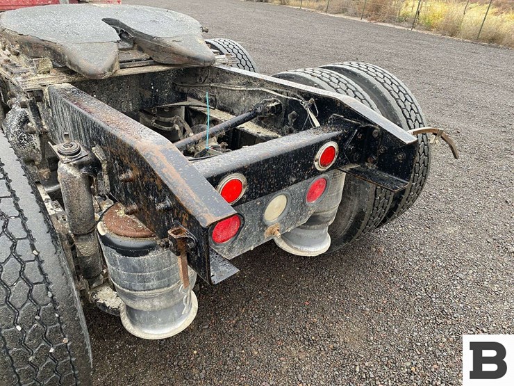 1993-freightliner-fld120-image-30