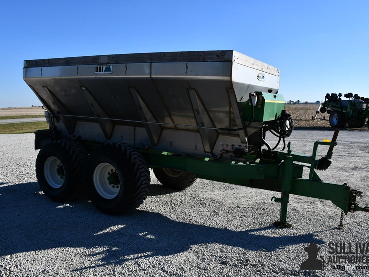 bbi-magnaspread-pull-type-spreader-image-3