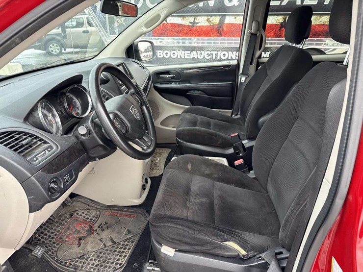 2014-dodge-caravan-image-12