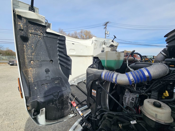 peterbilt-579-image-30