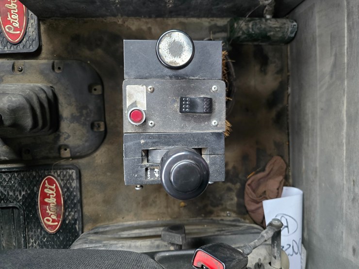 2020-peterbilt-567-image-167