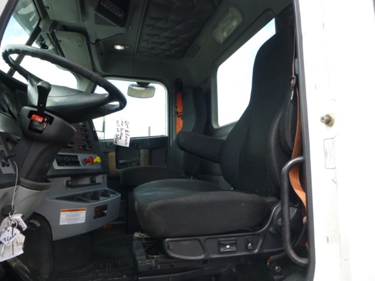 freightliner-coronado-122-image-15