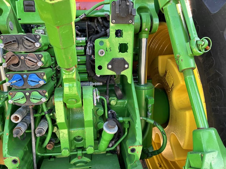2014-john-deere-8295r-image-30