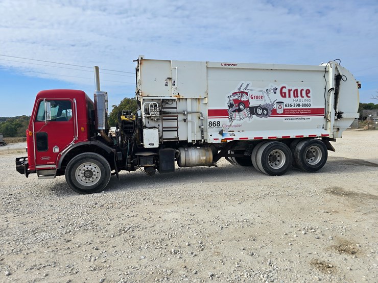 2003-peterbilt-320-image-9
