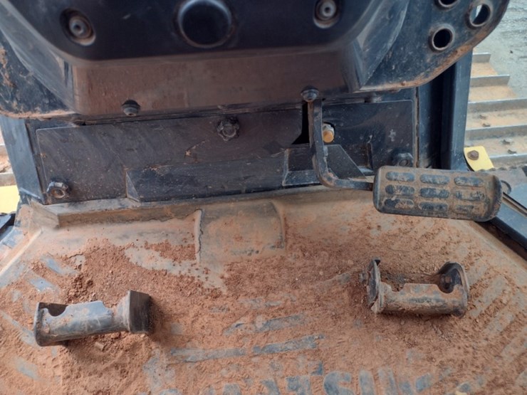 komatsu-d61ex-23-image-9