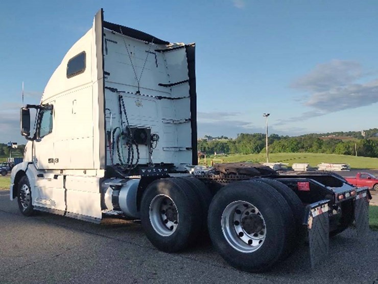 2018-volvo-vnl-670-image-2