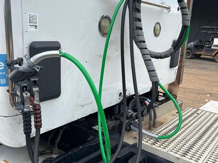 peterbilt-579-image-11