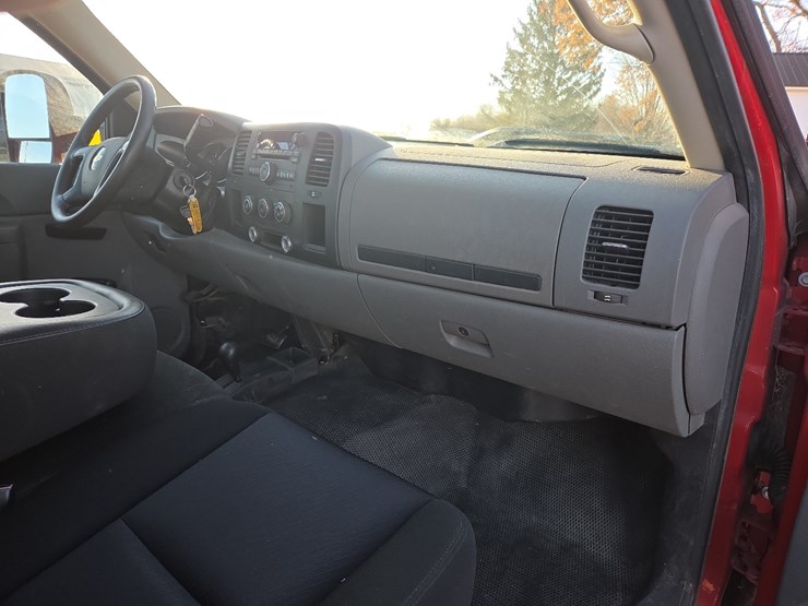 2010-chevrolet-2500hd-image-27