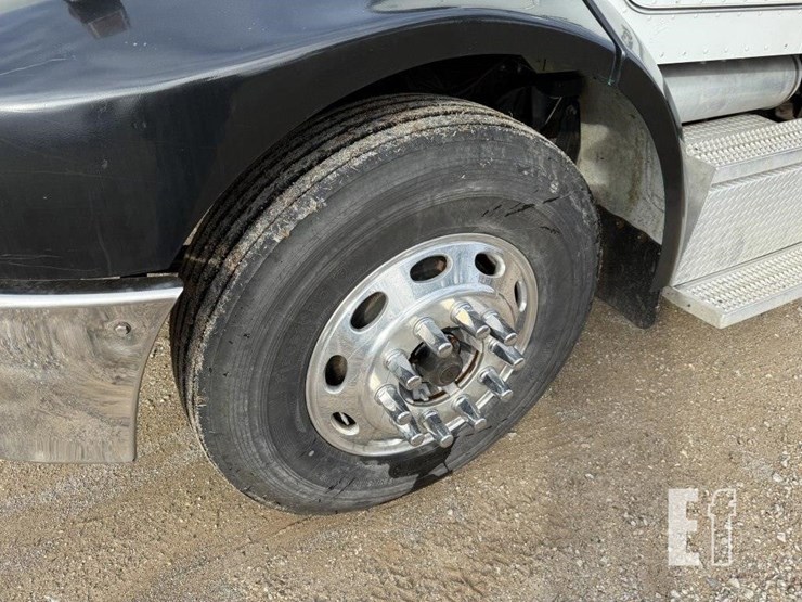 peterbilt-330-image-9