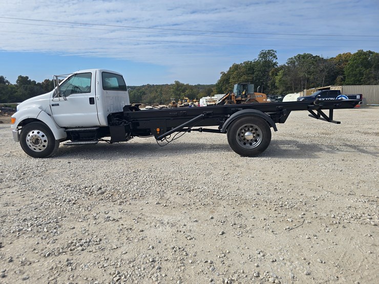 2004-ford-f650-image-10