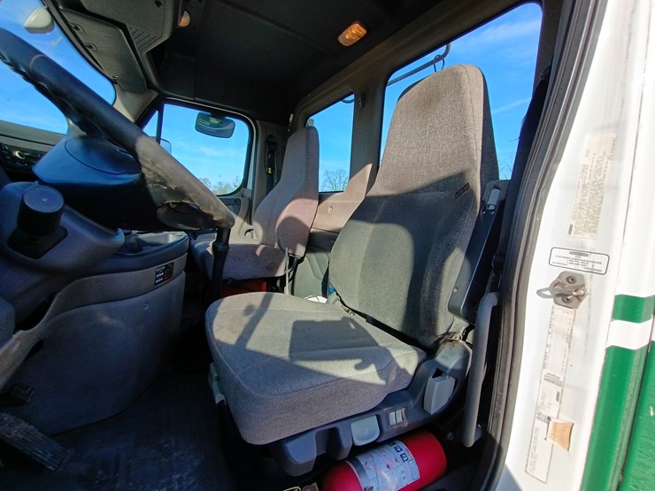 freightliner-cascadia-125-image-38