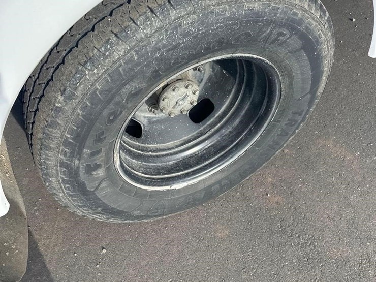 2016-ford-f350-xl-image-16