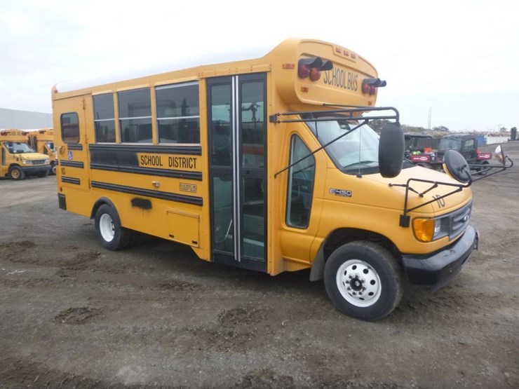 2004-ford-e450-image-2