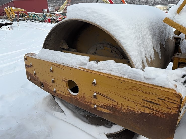 2016-caterpillar-cs-563c-image-10