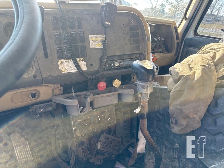 mack-t/a-dump-truck-image-28