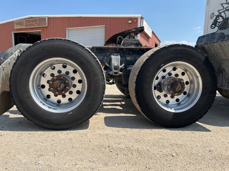 2015-kenworth-t660-image-9