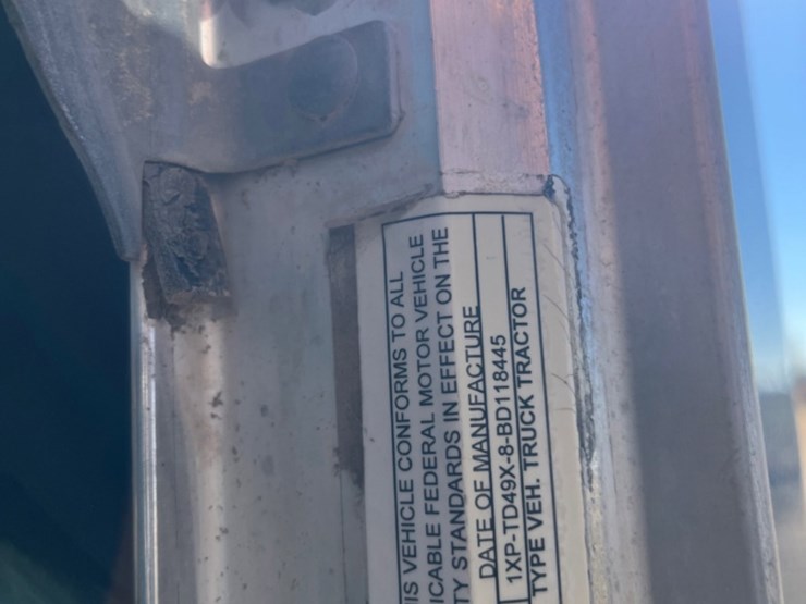 2011-peterbilt-367-image-16