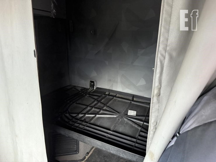 volvo-vnm64t630-image-17