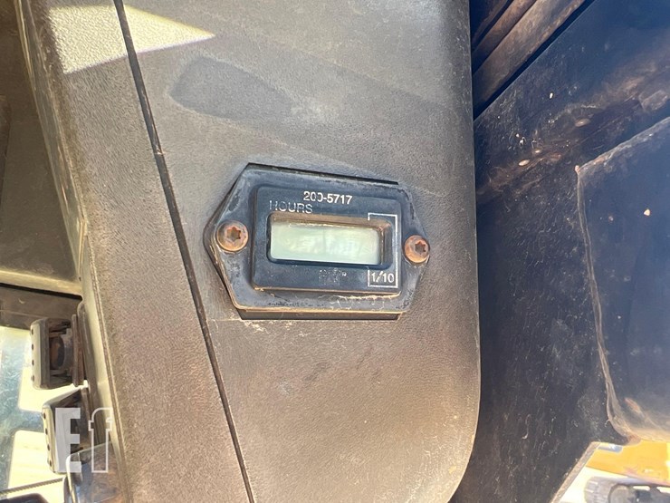 2005-caterpillar-262b-image-25