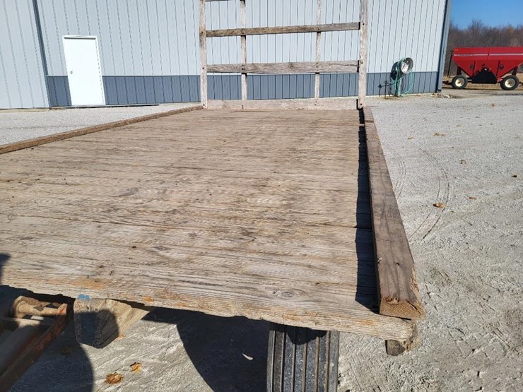 hay-wagon-w/running-gear-image-12