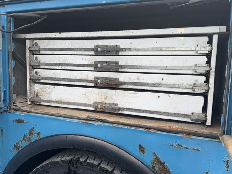 2012-peterbilt-337-image-21