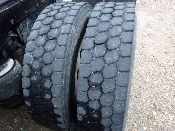 peterbilt-567-image-7