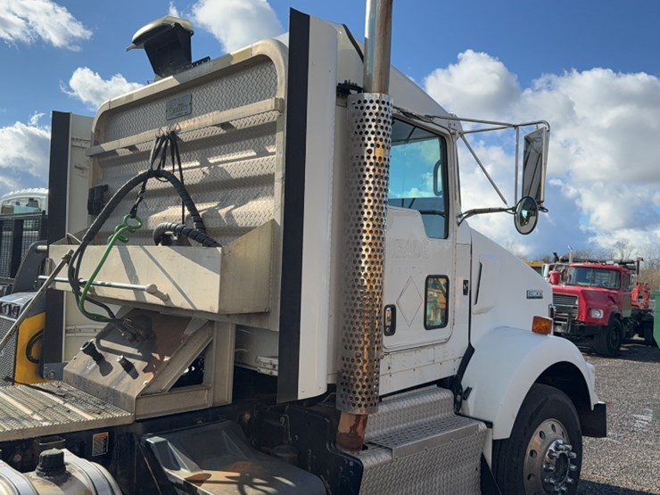 2013-kenworth-t800-image-6