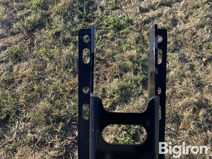 2022-montag-gen1-12r9t-9-ton-dry-fertilizer-cart-image-12