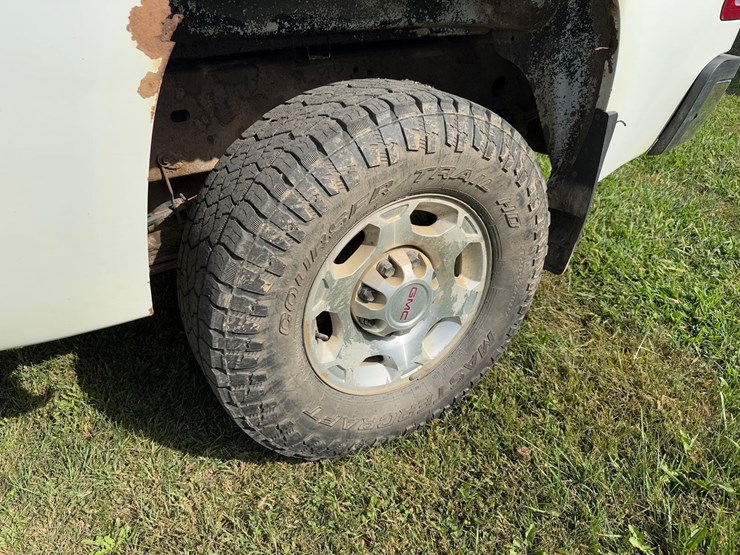 2009-gmc-2500-image-10