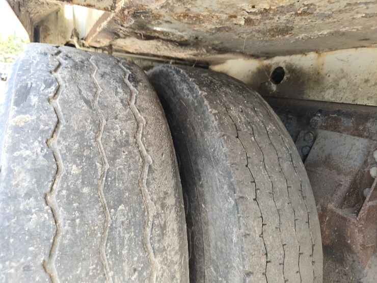 2003-peterbilt-320-image-108