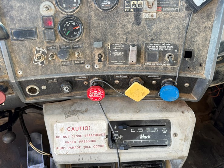 mack-r686st-image-113