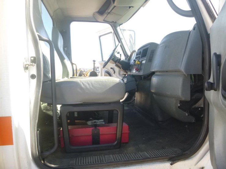 2005-international-durastar-4400-image-14