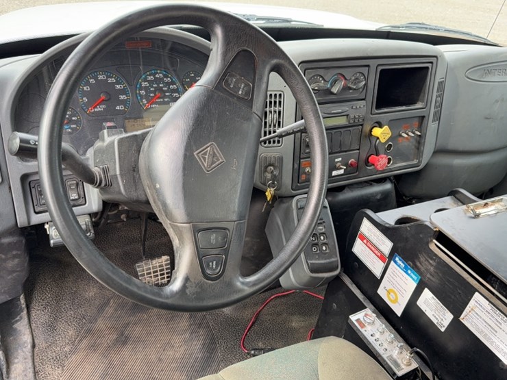 international-durastar-4400-image-19